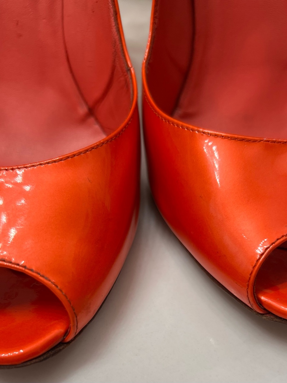CHANEL Gorgeous Orange Patent Leather Stiletto Pumps with Gold CC Heel 39.5 - Picture 6 of 13